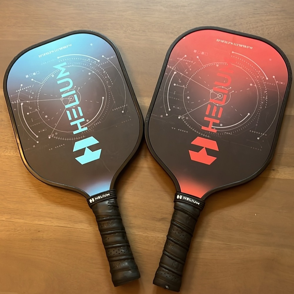Helium Versus Pickleball Paddle Set Red and Blue - Picture 7 of 12